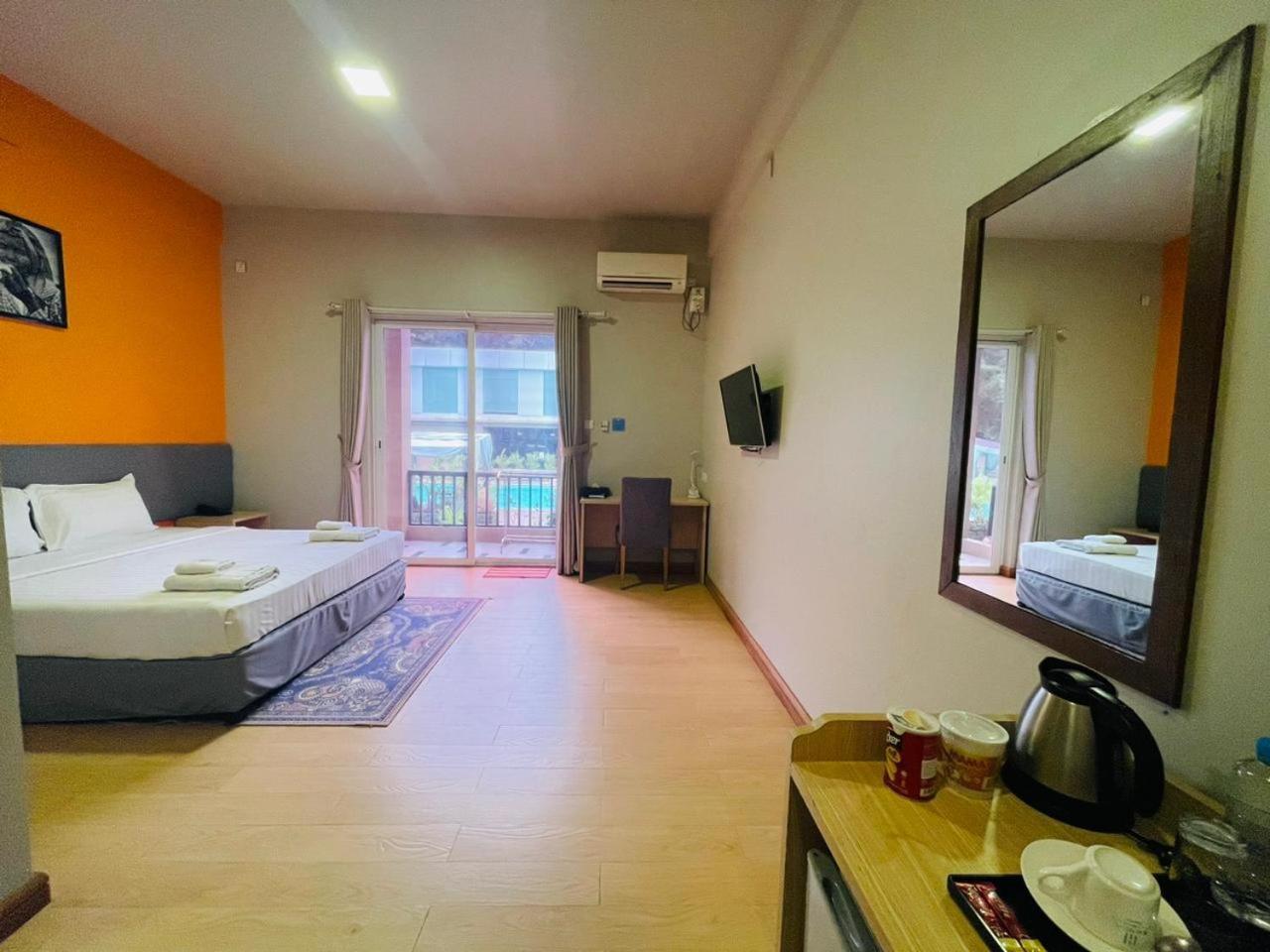 Wh Hotel & Service Apartment Thanlyin Exterior photo