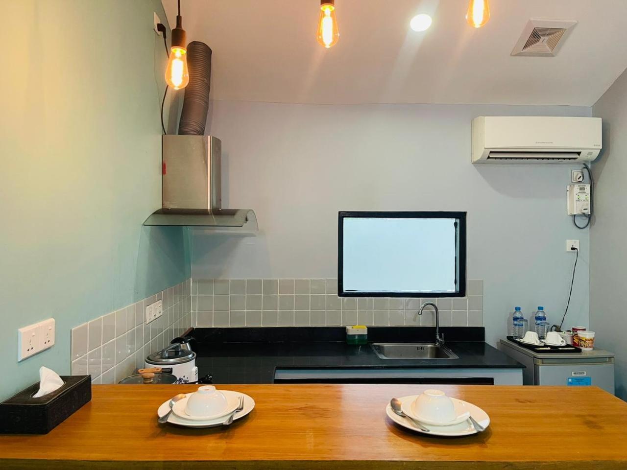 Wh Hotel & Service Apartment Thanlyin Exterior photo