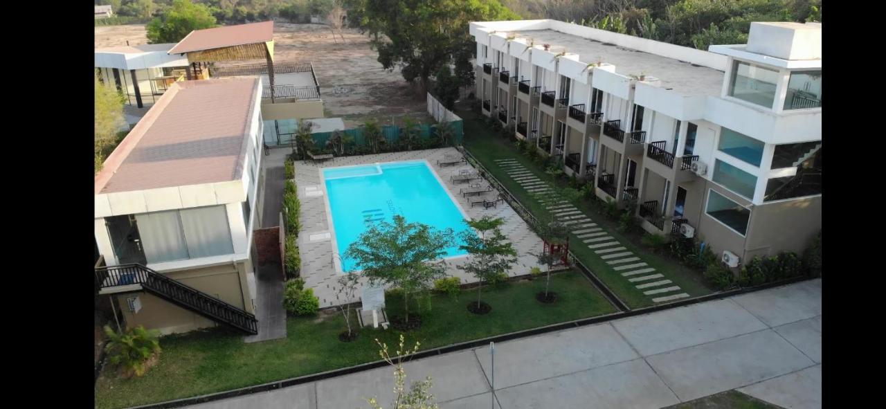 Wh Hotel & Service Apartment Thanlyin Exterior photo